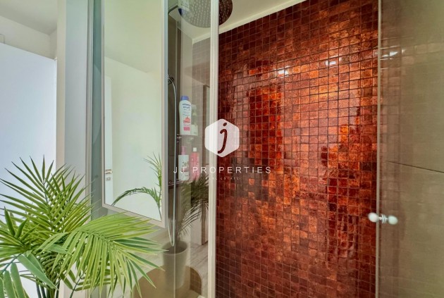 Z drugiej ręki - Mieszkanie w bloku -
Torrevieja - Estacion de autobuses