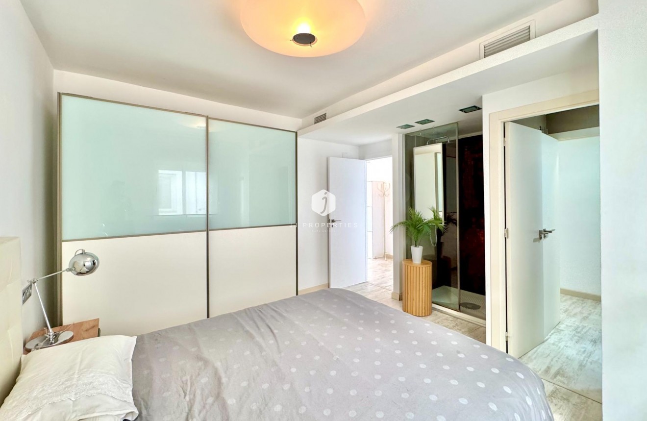 Z drugiej ręki - Mieszkanie w bloku -
Torrevieja - Estacion de autobuses