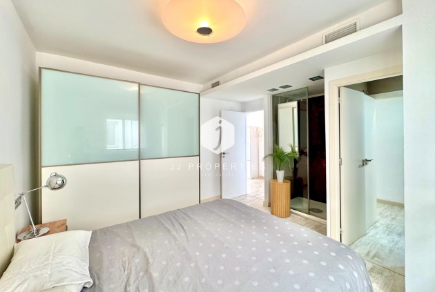 Z drugiej ręki - Mieszkanie w bloku -
Torrevieja - Estacion de autobuses