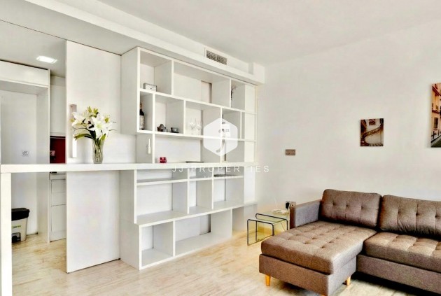 Z drugiej ręki - Mieszkanie w bloku -
Torrevieja - Estacion de autobuses