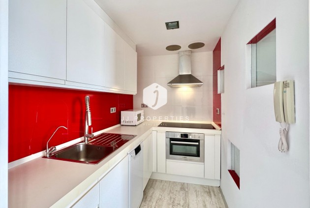 Z drugiej ręki - Mieszkanie w bloku -
Torrevieja - Estacion de autobuses