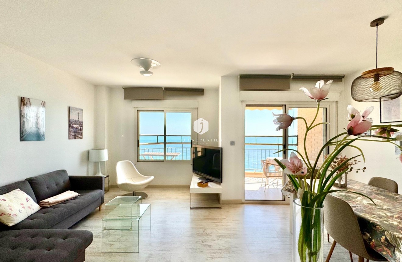 Z drugiej ręki - Mieszkanie w bloku -
Torrevieja - Estacion de autobuses