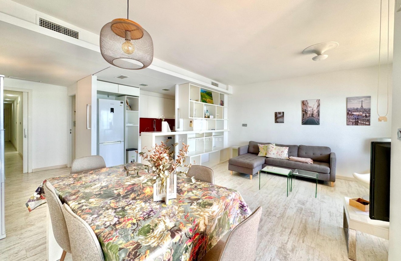 Z drugiej ręki - Mieszkanie w bloku -
Torrevieja - Estacion de autobuses