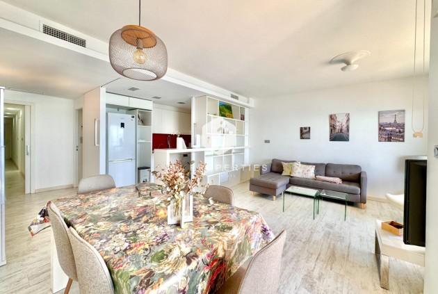 Z drugiej ręki - Mieszkanie w bloku -
Torrevieja - Estacion de autobuses