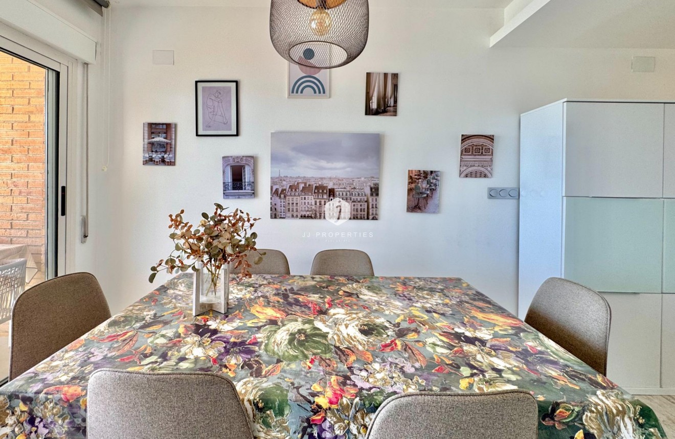 Z drugiej ręki - Mieszkanie w bloku -
Torrevieja - Estacion de autobuses