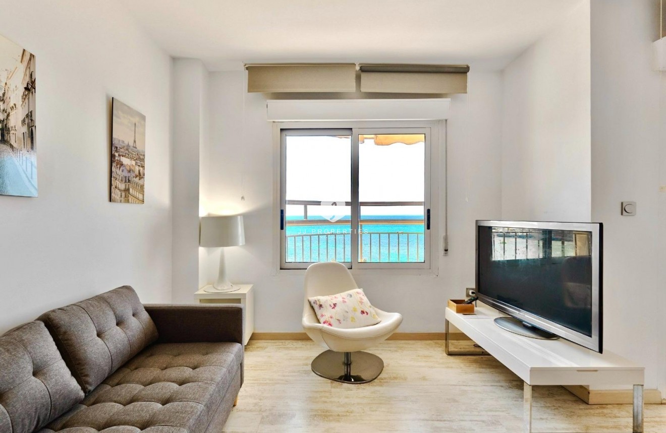 Z drugiej ręki - Mieszkanie w bloku -
Torrevieja - Estacion de autobuses