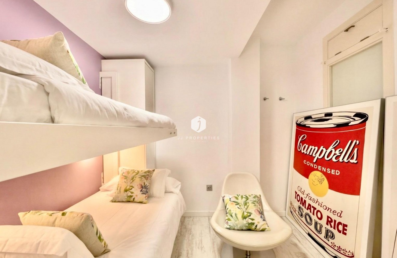 Z drugiej ręki - Mieszkanie w bloku -
Torrevieja - Estacion de autobuses