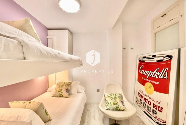 Z drugiej ręki - Mieszkanie w bloku -
Torrevieja - Estacion de autobuses