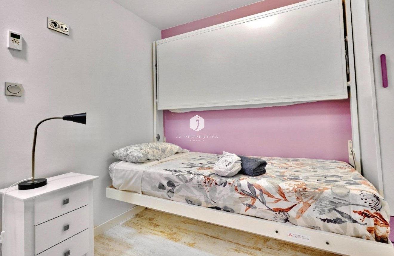 Z drugiej ręki - Mieszkanie w bloku -
Torrevieja - Estacion de autobuses