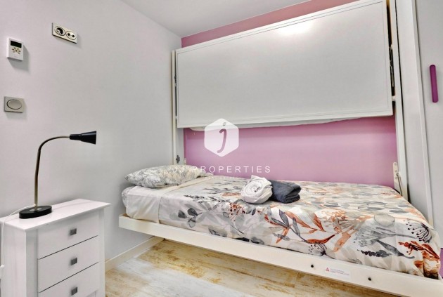 Z drugiej ręki - Mieszkanie w bloku -
Torrevieja - Estacion de autobuses