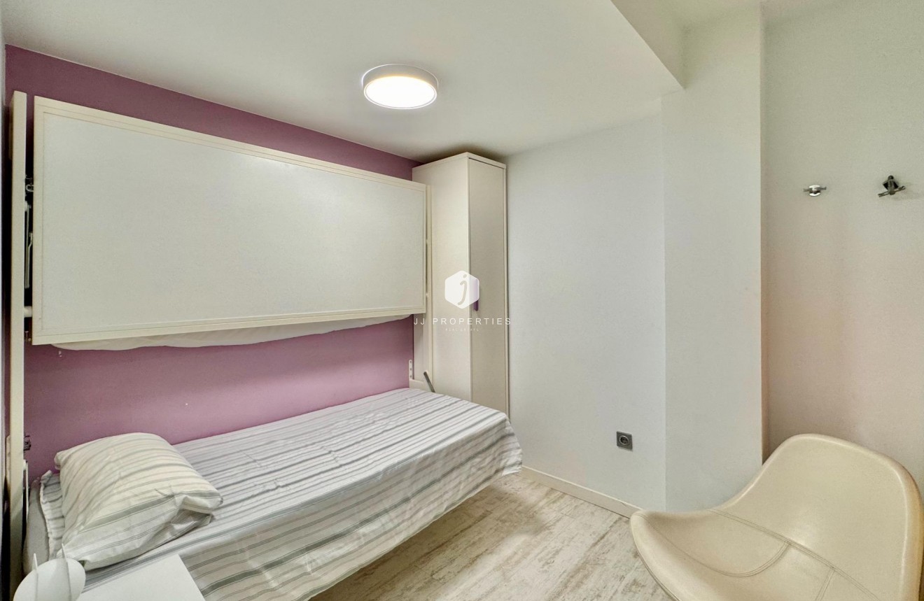 Z drugiej ręki - Mieszkanie w bloku -
Torrevieja - Estacion de autobuses