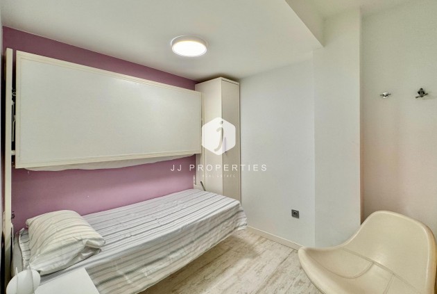 Z drugiej ręki - Mieszkanie w bloku -
Torrevieja - Estacion de autobuses