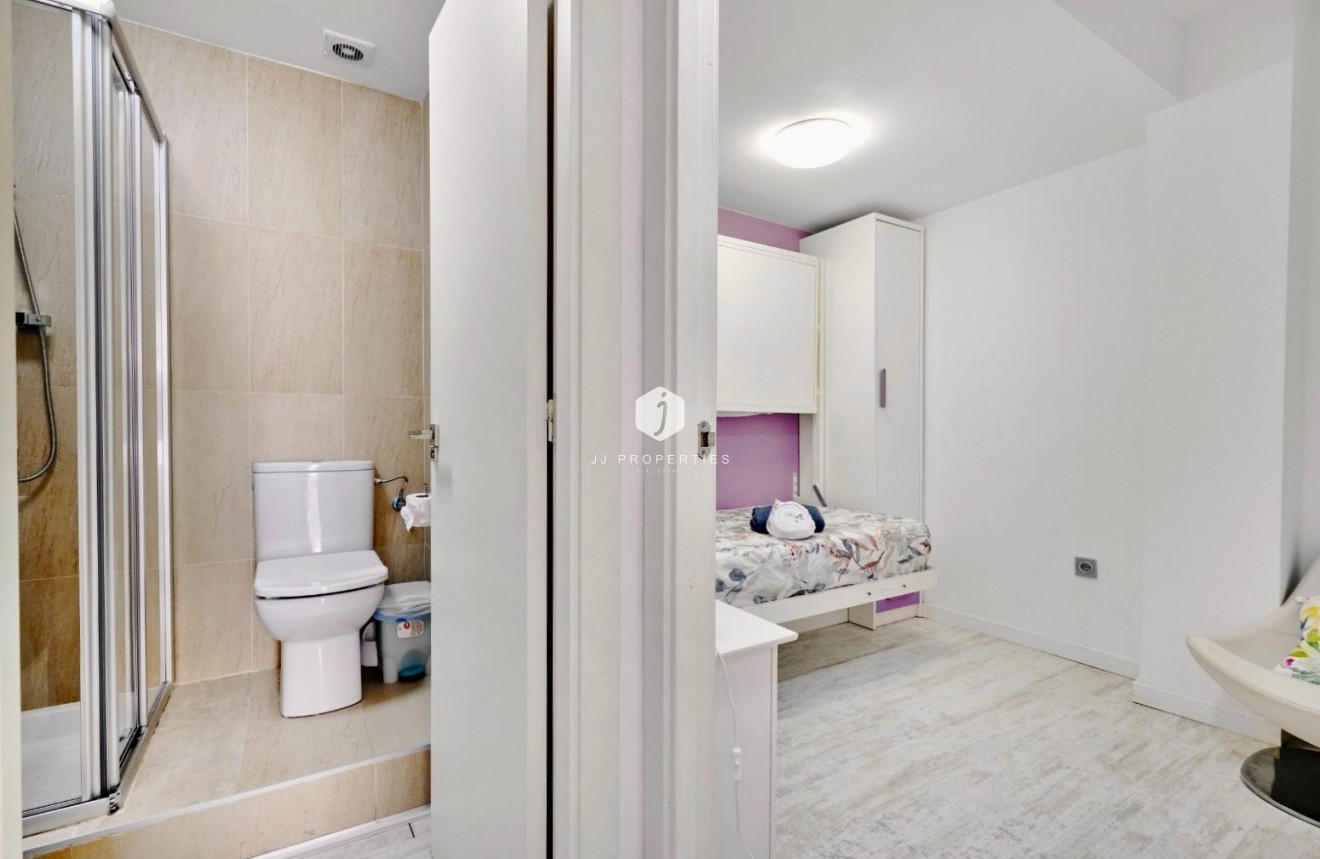 Z drugiej ręki - Mieszkanie w bloku -
Torrevieja - Estacion de autobuses