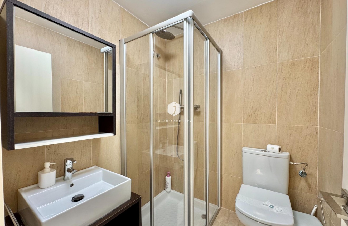 Z drugiej ręki - Mieszkanie w bloku -
Torrevieja - Estacion de autobuses