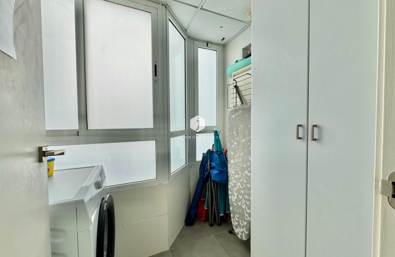 Z drugiej ręki - Mieszkanie w bloku -
Torrevieja - Estacion de autobuses