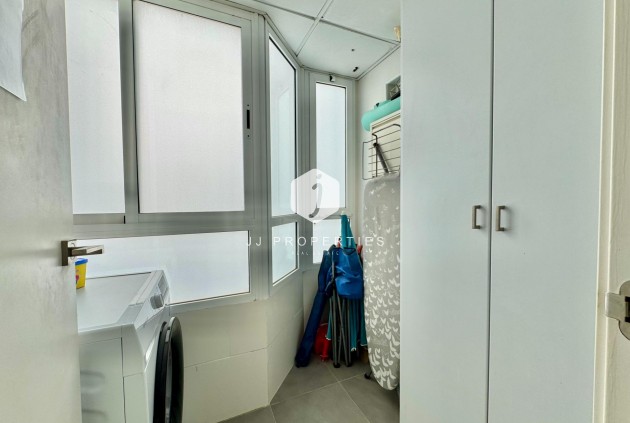 Z drugiej ręki - Mieszkanie w bloku -
Torrevieja - Estacion de autobuses