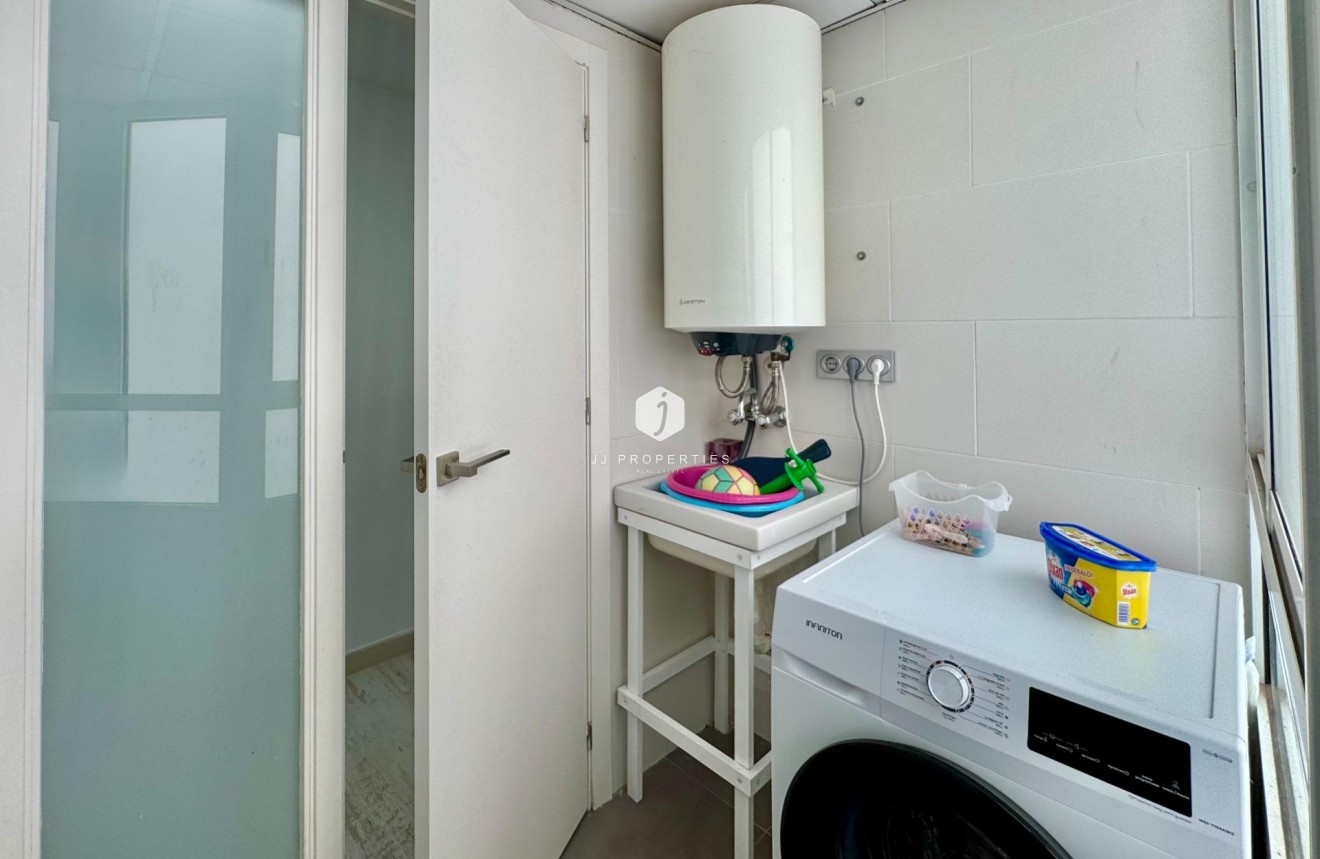 Z drugiej ręki - Mieszkanie w bloku -
Torrevieja - Estacion de autobuses