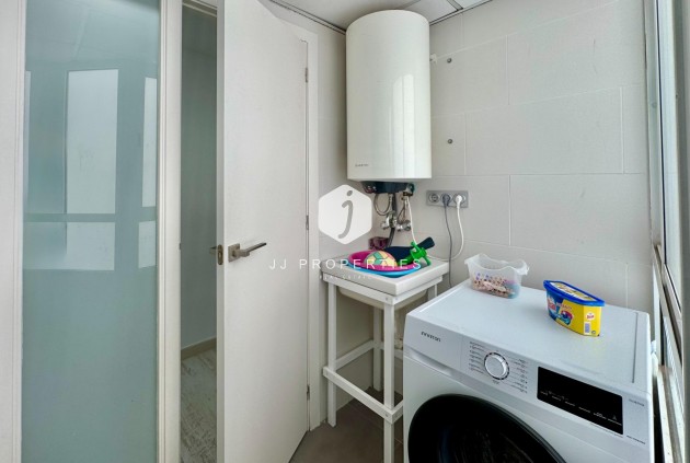 Z drugiej ręki - Mieszkanie w bloku -
Torrevieja - Estacion de autobuses