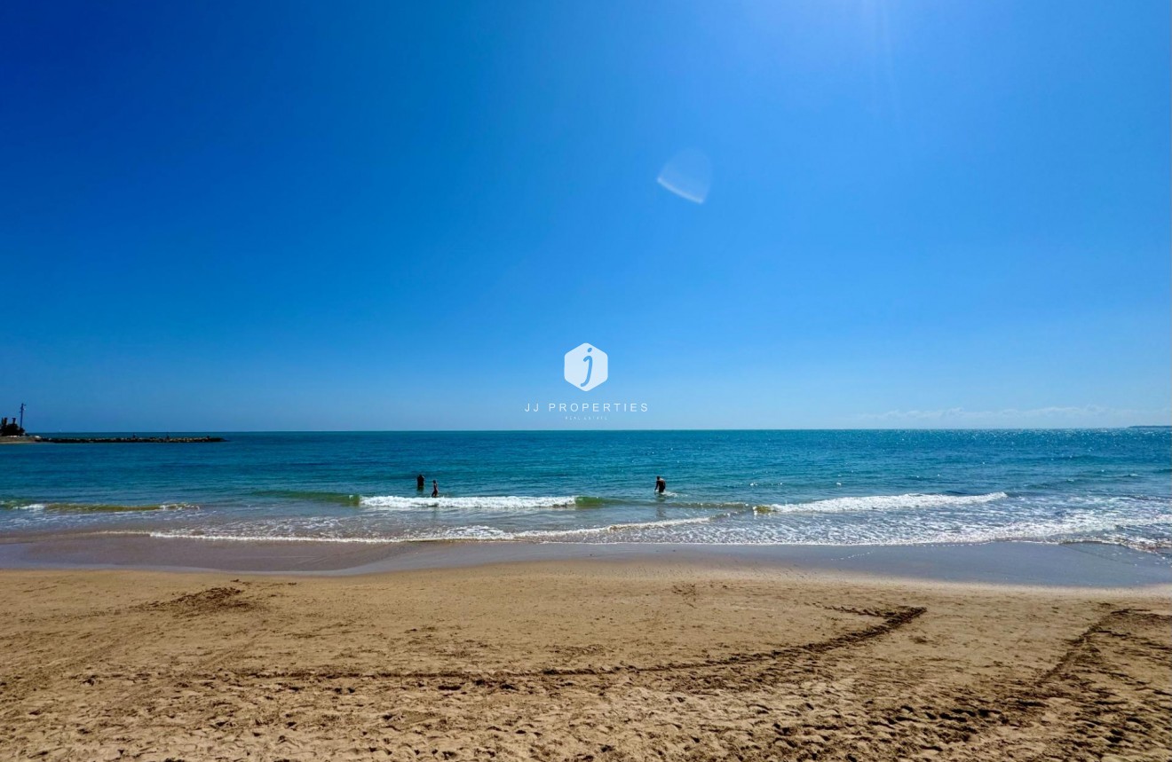 Z drugiej ręki - Mieszkanie w bloku -
Torrevieja - Estacion de autobuses
