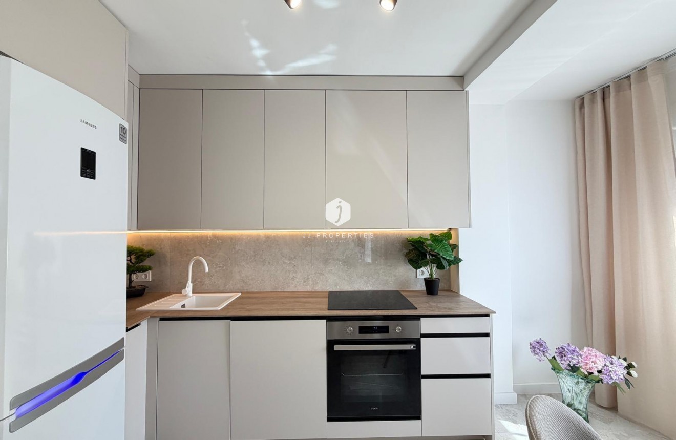 Z drugiej ręki - Daszek -
Torrevieja - Estacion de autobuses