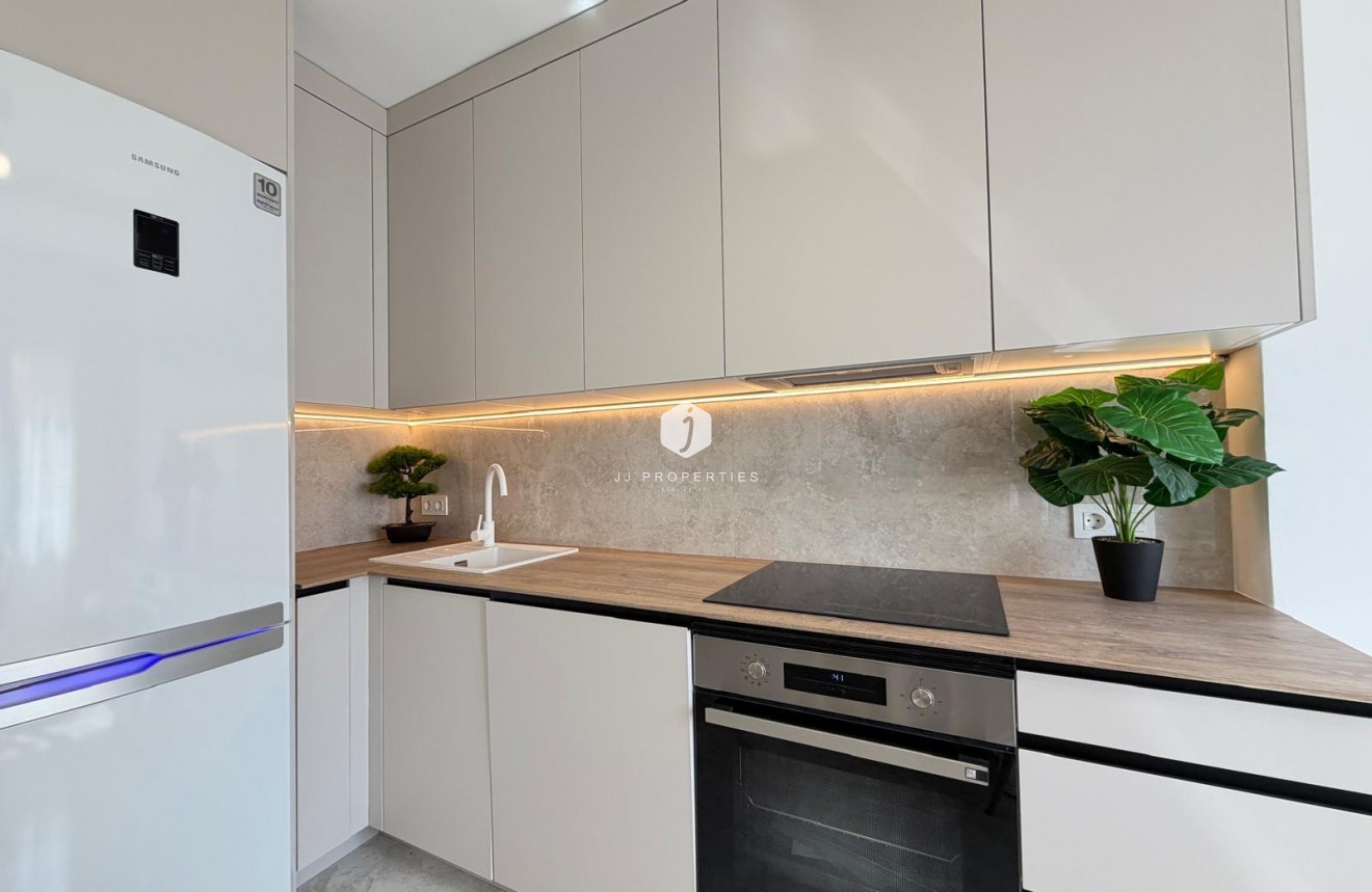 Z drugiej ręki - Daszek -
Torrevieja - Estacion de autobuses