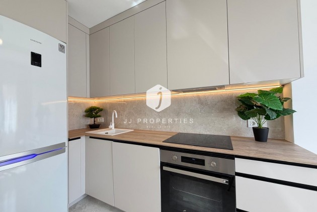 Z drugiej ręki - Daszek -
Torrevieja - Estacion de autobuses