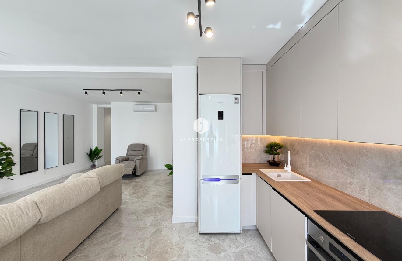 Z drugiej ręki - Daszek -
Torrevieja - Estacion de autobuses