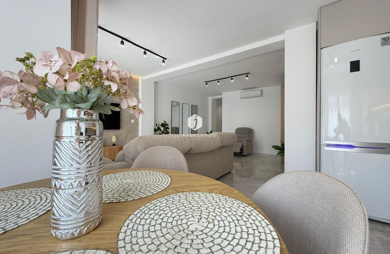 Z drugiej ręki - Daszek -
Torrevieja - Estacion de autobuses