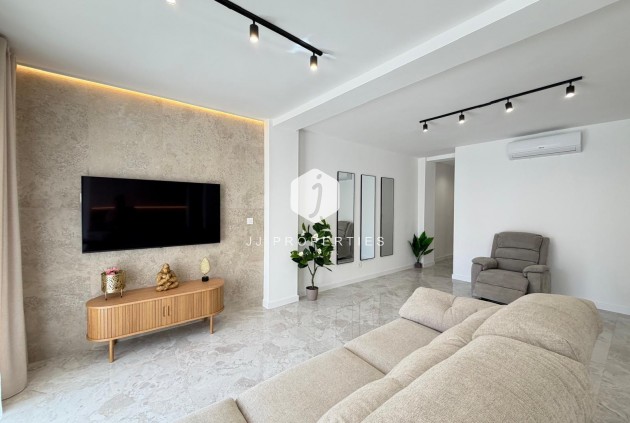 Z drugiej ręki - Daszek -
Torrevieja - Estacion de autobuses