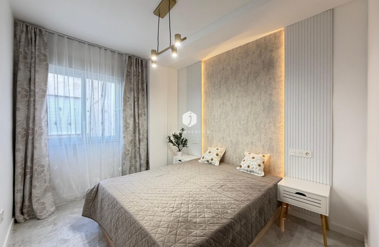 Z drugiej ręki - Daszek -
Torrevieja - Estacion de autobuses