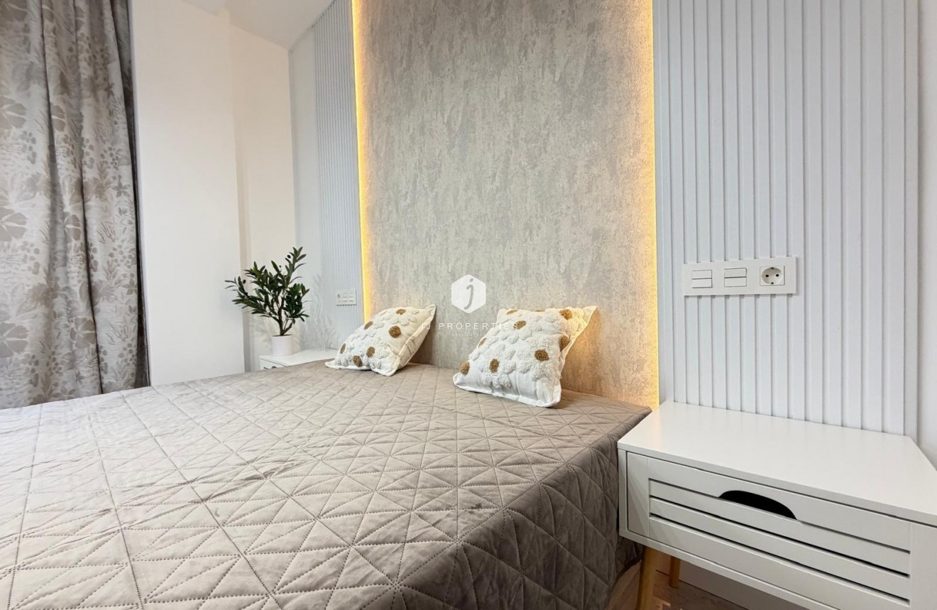 Z drugiej ręki - Daszek -
Torrevieja - Estacion de autobuses