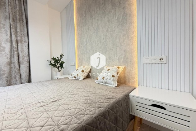 Z drugiej ręki - Daszek -
Torrevieja - Estacion de autobuses