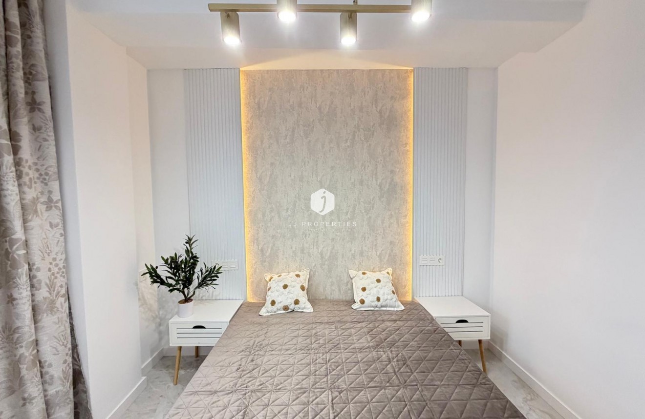 Z drugiej ręki - Daszek -
Torrevieja - Estacion de autobuses