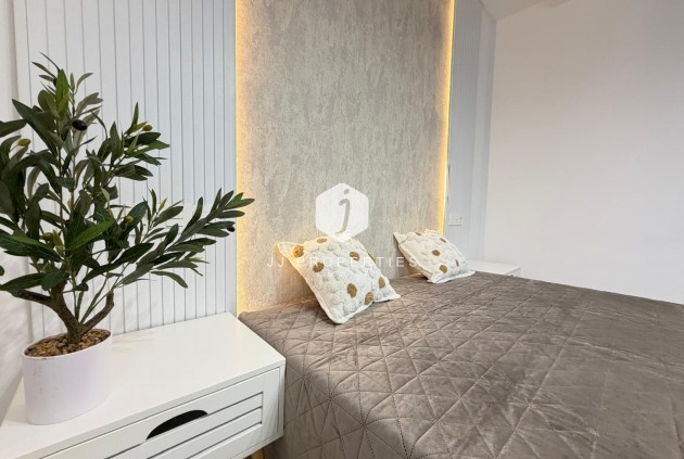 Z drugiej ręki - Daszek -
Torrevieja - Estacion de autobuses