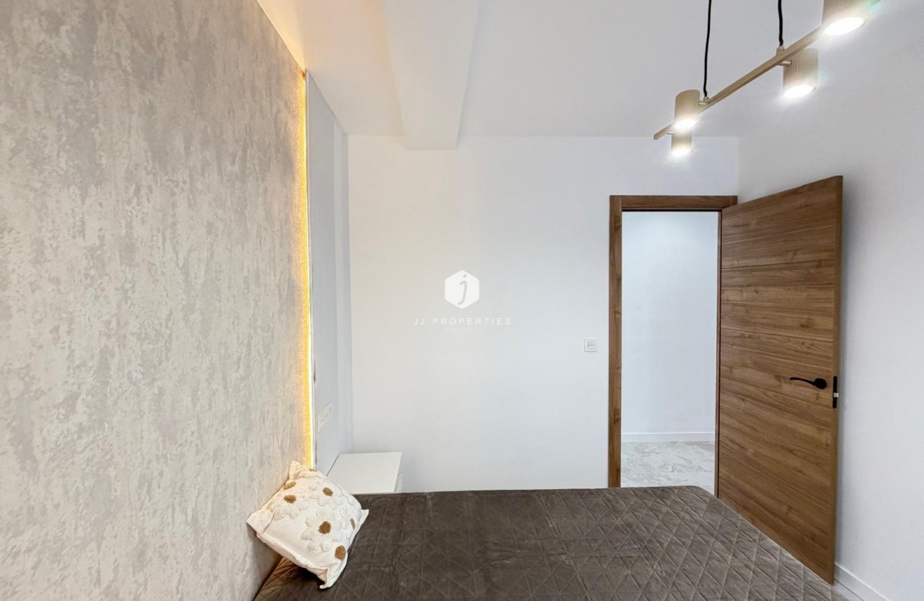 Z drugiej ręki - Daszek -
Torrevieja - Estacion de autobuses