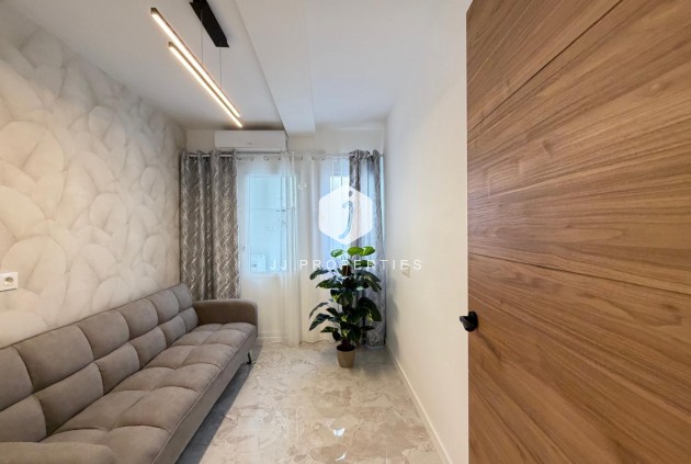 Z drugiej ręki - Daszek -
Torrevieja - Estacion de autobuses