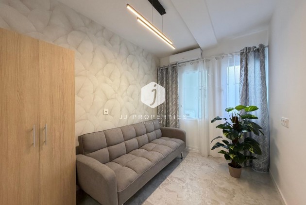 Z drugiej ręki - Daszek -
Torrevieja - Estacion de autobuses