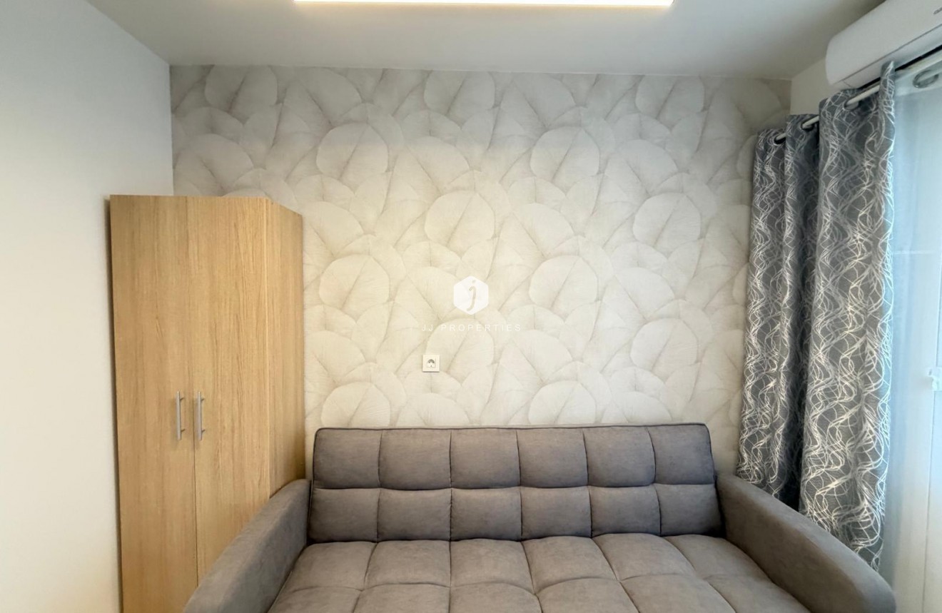 Z drugiej ręki - Daszek -
Torrevieja - Estacion de autobuses