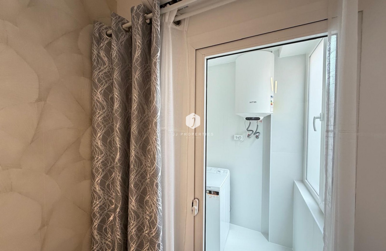 Z drugiej ręki - Daszek -
Torrevieja - Estacion de autobuses