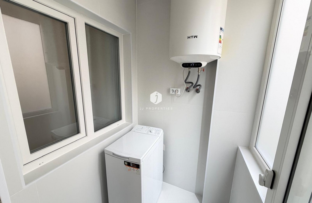 Z drugiej ręki - Daszek -
Torrevieja - Estacion de autobuses