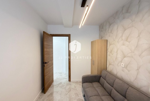 Z drugiej ręki - Daszek -
Torrevieja - Estacion de autobuses