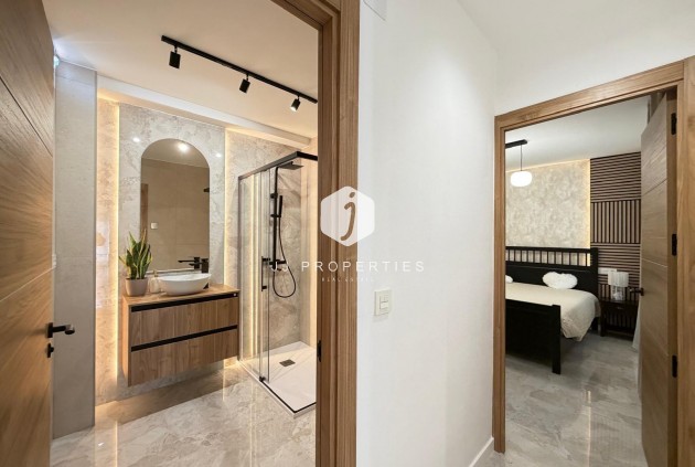 Z drugiej ręki - Daszek -
Torrevieja - Estacion de autobuses