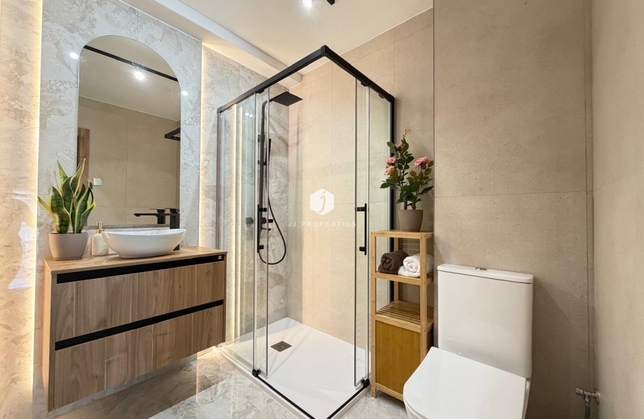 Z drugiej ręki - Daszek -
Torrevieja - Estacion de autobuses