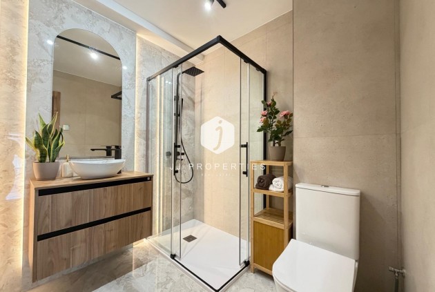 Z drugiej ręki - Daszek -
Torrevieja - Estacion de autobuses