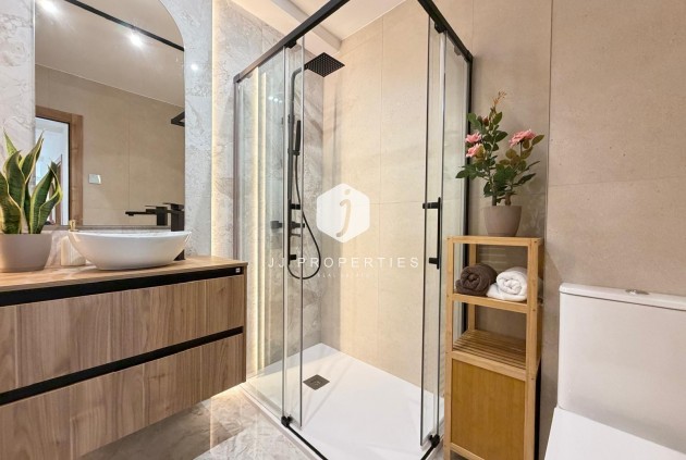 Z drugiej ręki - Daszek -
Torrevieja - Estacion de autobuses