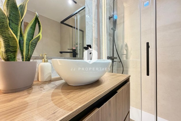 Z drugiej ręki - Daszek -
Torrevieja - Estacion de autobuses