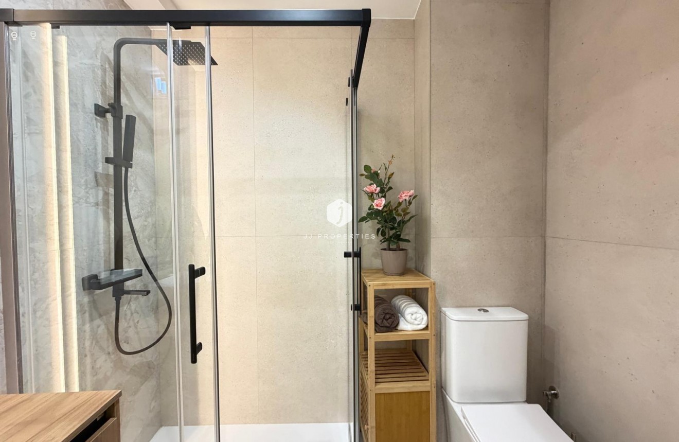 Z drugiej ręki - Daszek -
Torrevieja - Estacion de autobuses