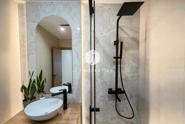 Z drugiej ręki - Daszek -
Torrevieja - Estacion de autobuses