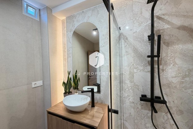 Z drugiej ręki - Daszek -
Torrevieja - Estacion de autobuses