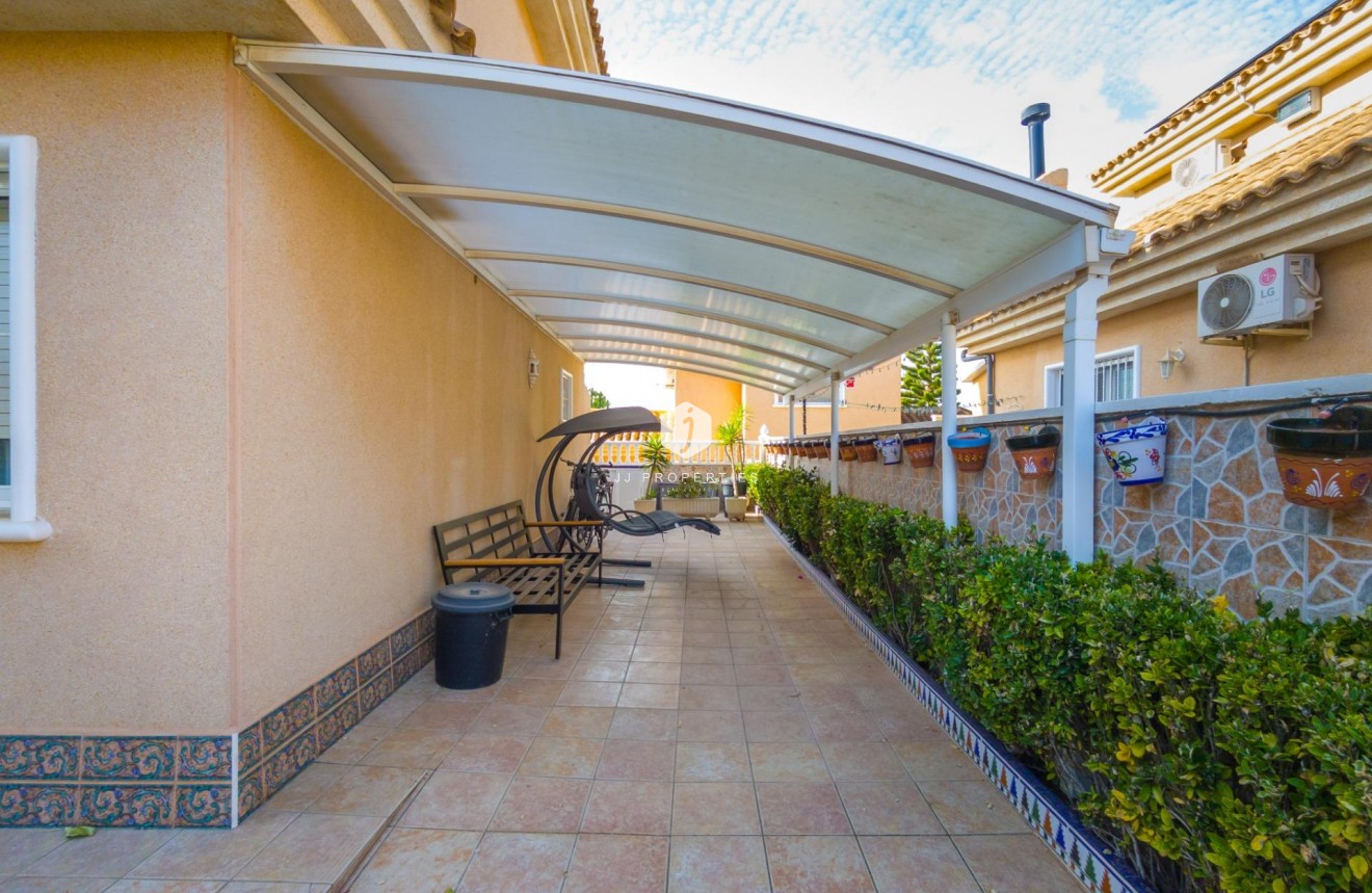 Segunda mano - Villa -
Torrevieja - Los Balcones - Los Altos del Edén